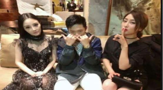 快乐吃瓜娱乐新闻最新视频,快乐吃瓜视频带你领略明星幕后趣事